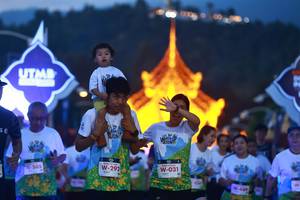 BIB: 505, 292, 031
                            <button type="button" onclick="openModal(22341675)" class="btn btn-primary btn-sm float-right btn-popup" data-toggle="modal" data-target=".modal-high-quality">
                        <i class="fas fa-shopping-cart"></i> Add to Cart
                    </button>
                                            <button type="button" onclick="isThisMe(22341675, true)" class="btn btn-success btn-sm float-right btn-popup btn-isme hidden" data-toggle="tooltip" data-placement="bottom" title="นี่คือรูปของคุณใช่ไหม คลิกที่นี่เพื่อเอาเข้าอัลบั้ม">
                        <i class="fas fa-plus"></i> Add to album
                    </button>
                    <button type="button" onclick="isThisMe(22341675, false)" class="btn btn-warning btn-sm float-right btn-popup btn-isnotme hidden">
                        <i class="fas fa-ban"></i> Remove from album
                    </button>